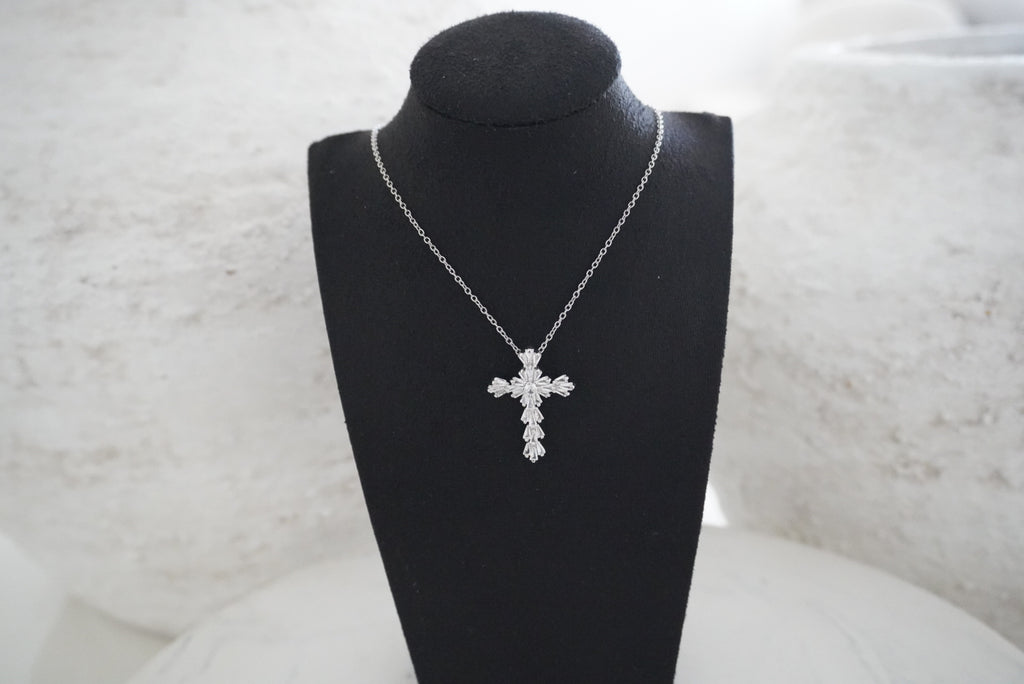 The Lumen Christi Cross Necklace (Silver)