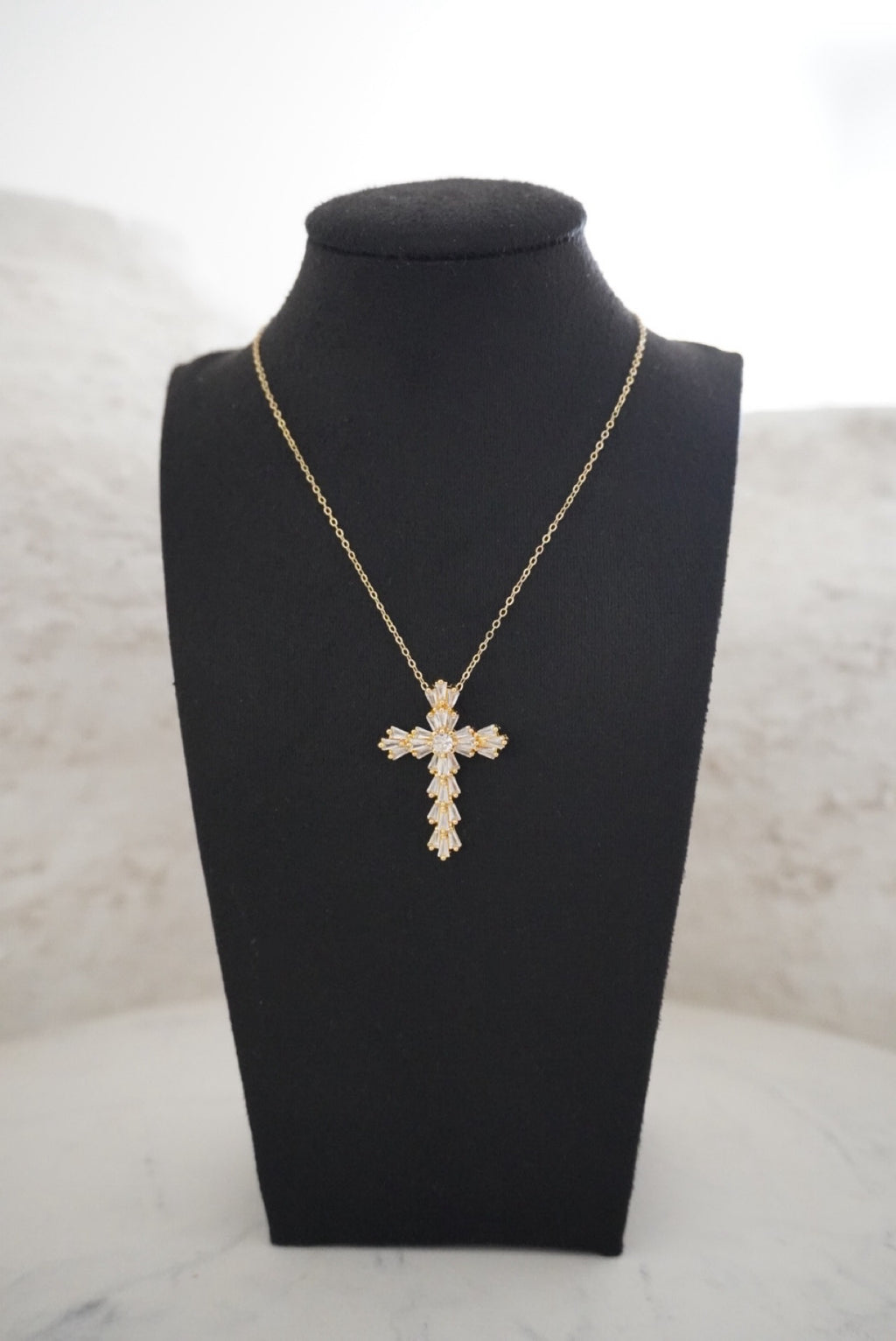 The Lumen Christi Cross Necklace (Gold)