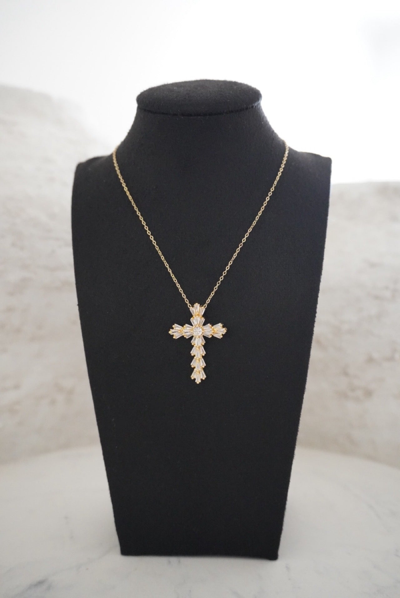 The Lumen Christi Cross Necklace (Gold)